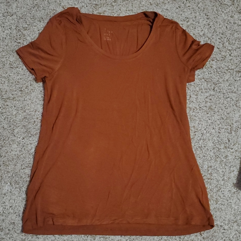 Burnt orange t shirt